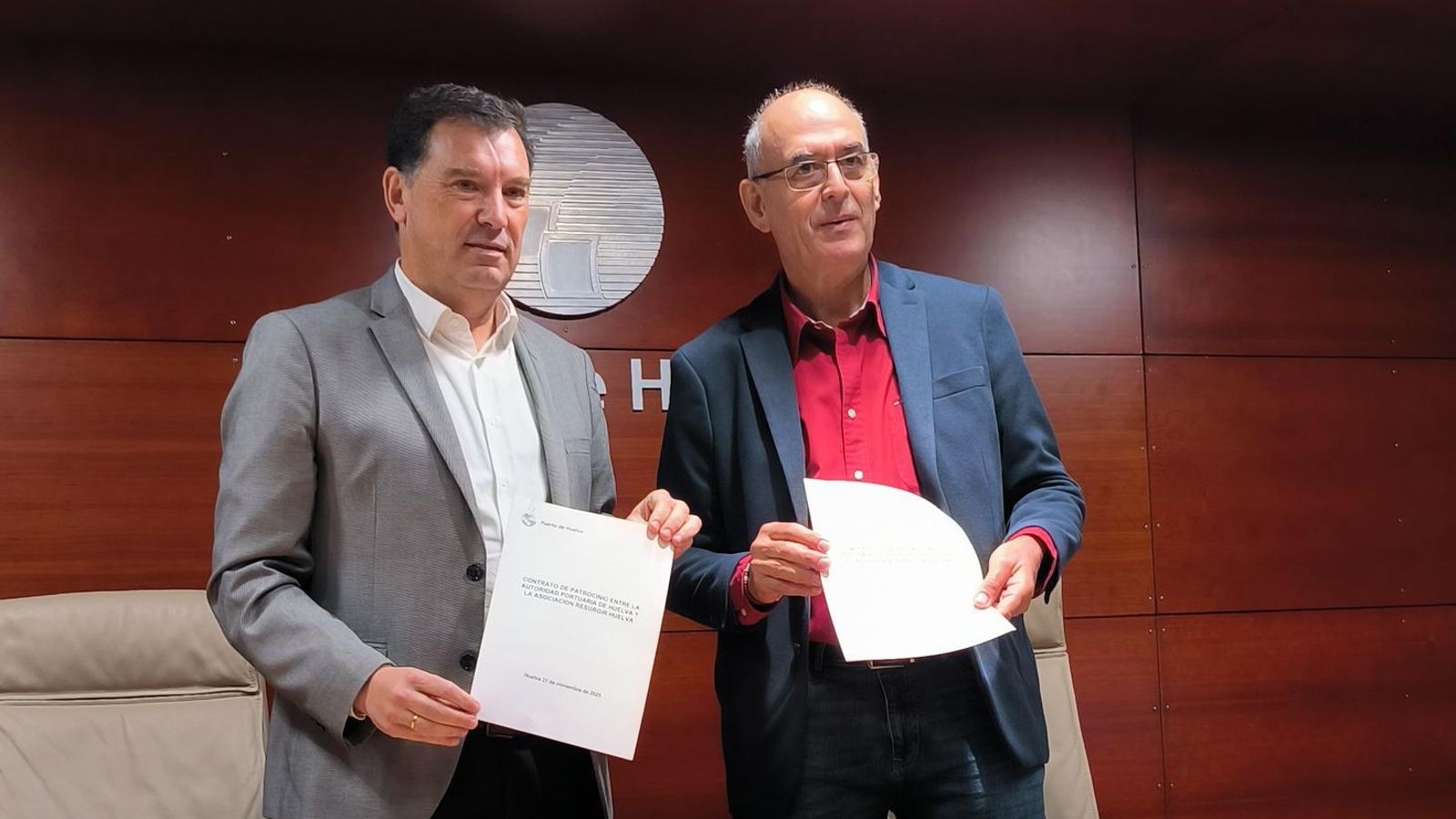 Alberto Santana y Antonio Gómez Esquivel en la firma de renovación del convenio de colaboración.