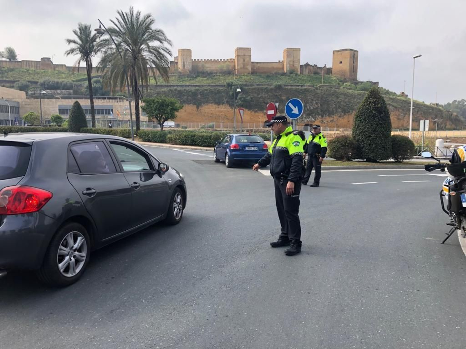 Las solicitudes para optar a una de las 13 plazas de Policía Local en Alcalá de Guadaíra se pueden obtener a través de internet por la sede electrónica de la web municipal.