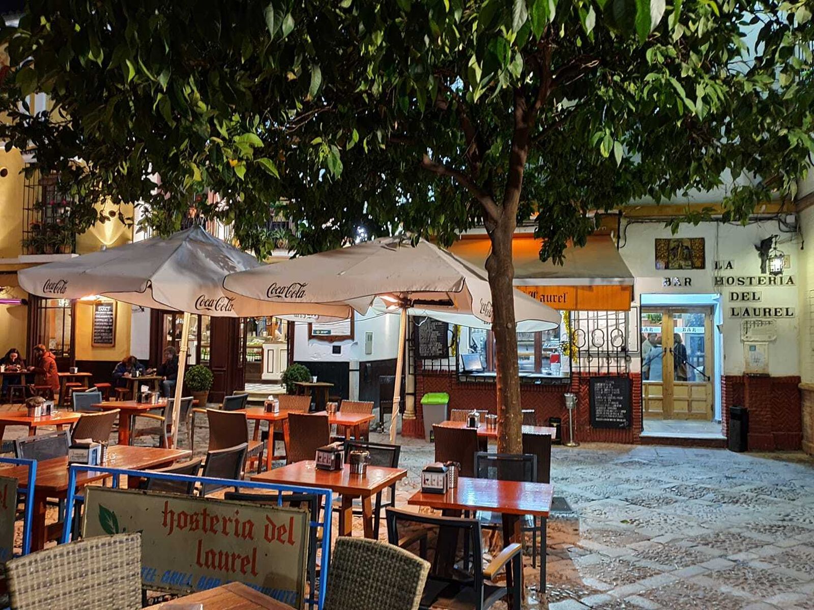 Exterior de La Hostería del Laurel, en la Plaza de los Venerables.