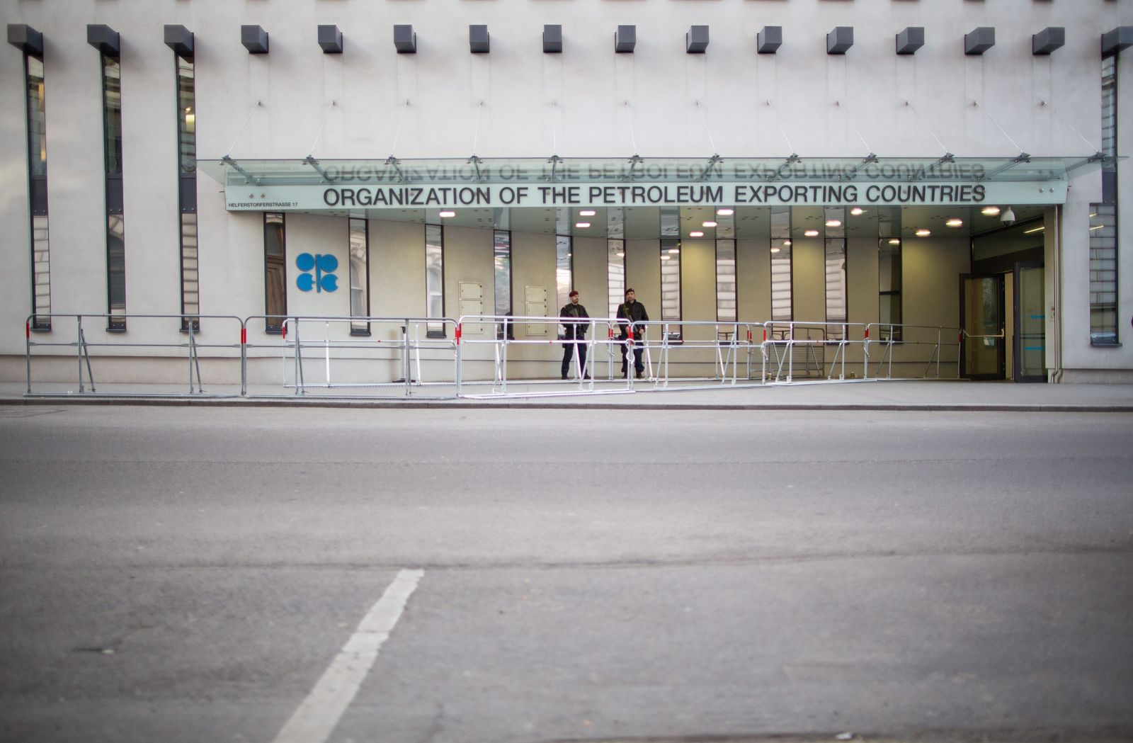 Acceso a la sede de la OPEP.