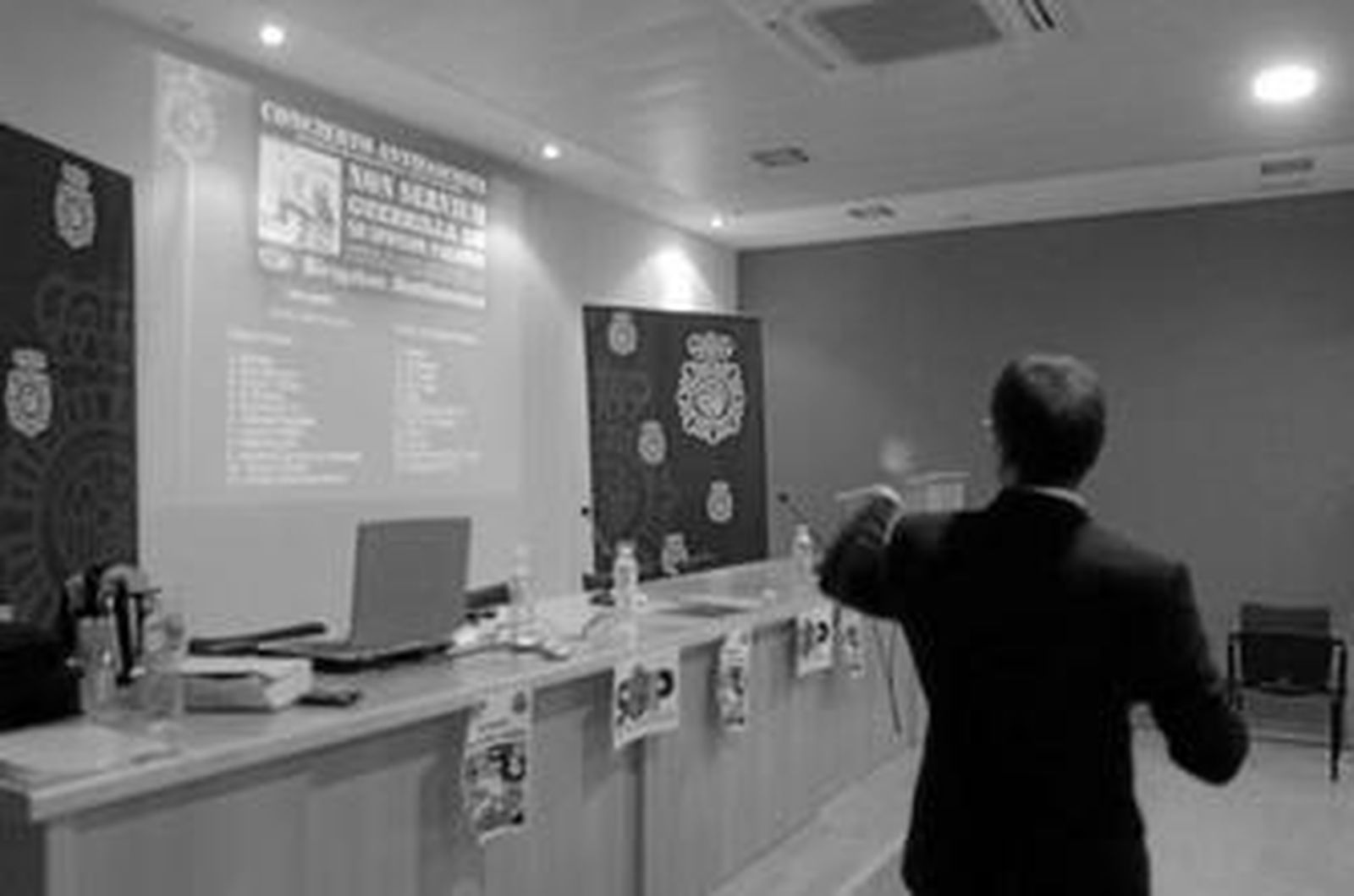 David Madrid, durante la explicación de una de las tribus, los 'skinheads' antifascistas.