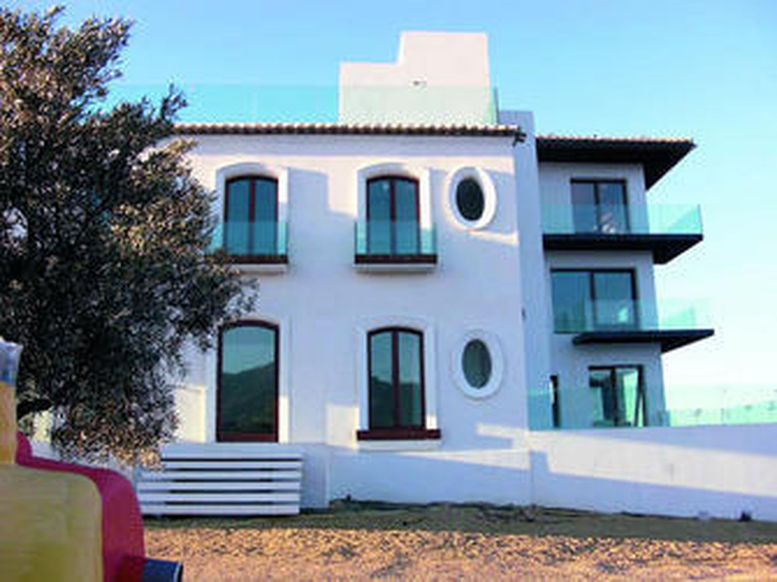 Vistas parciales del hotel 'El Embrujo', que actualmente se encuentra en construcción, en Los Gallardos.
