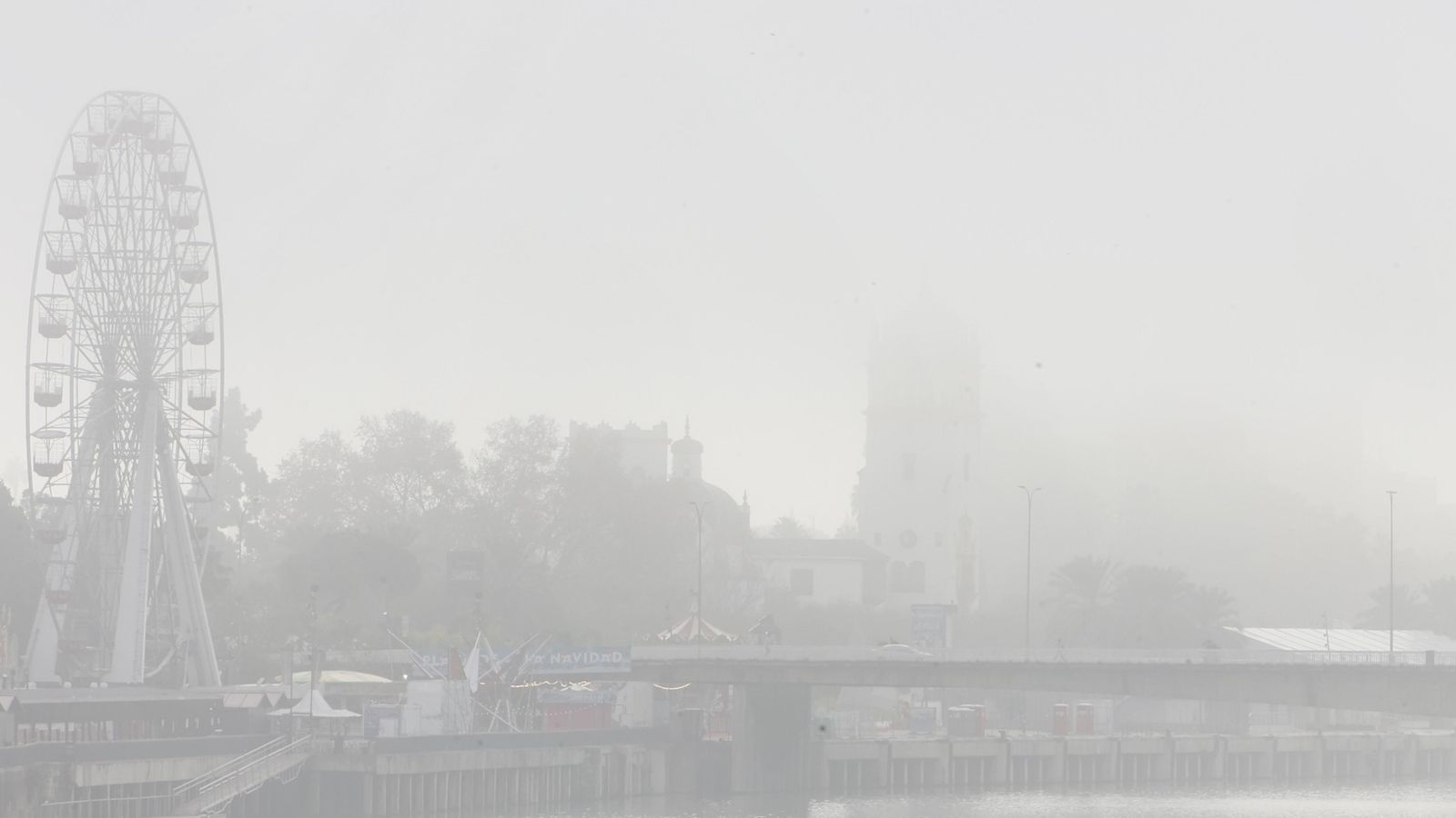 Las imágenes de la niebla en Sevilla