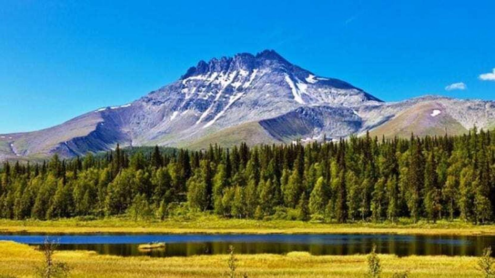 Llegando por carretera a Kazajistán podremos disfrutar de vistas de los Montes Urales.