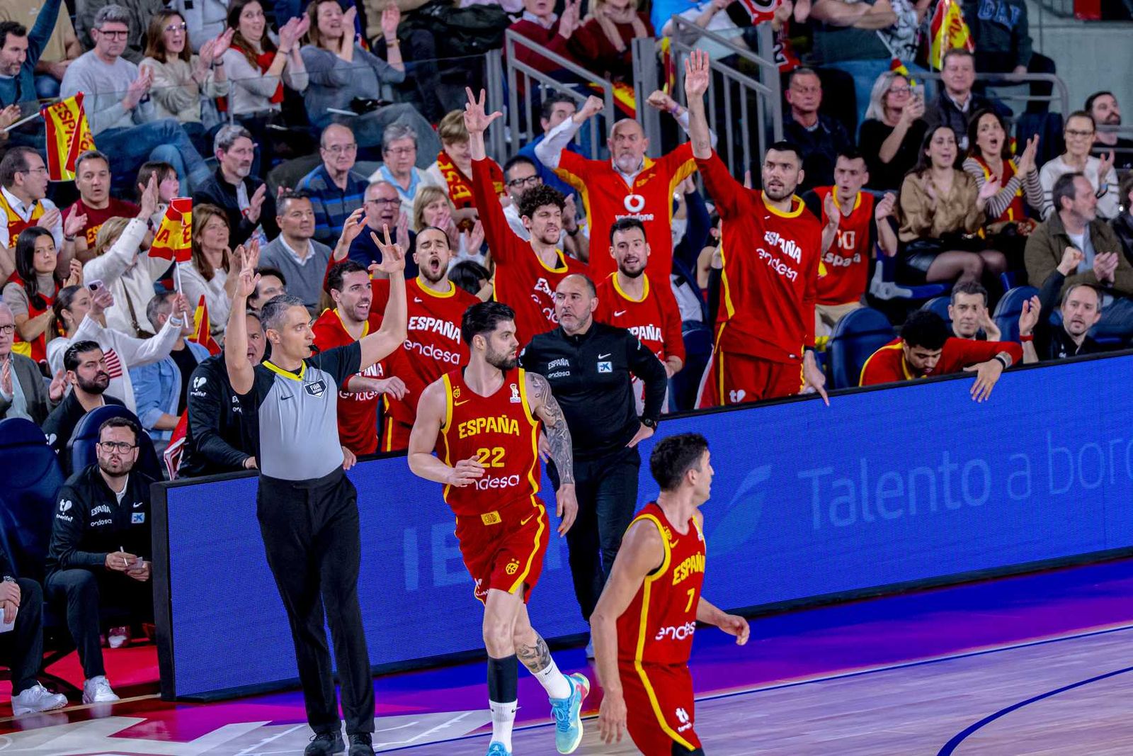 Francis Alonso lidera a una España invicta con 12 puntos