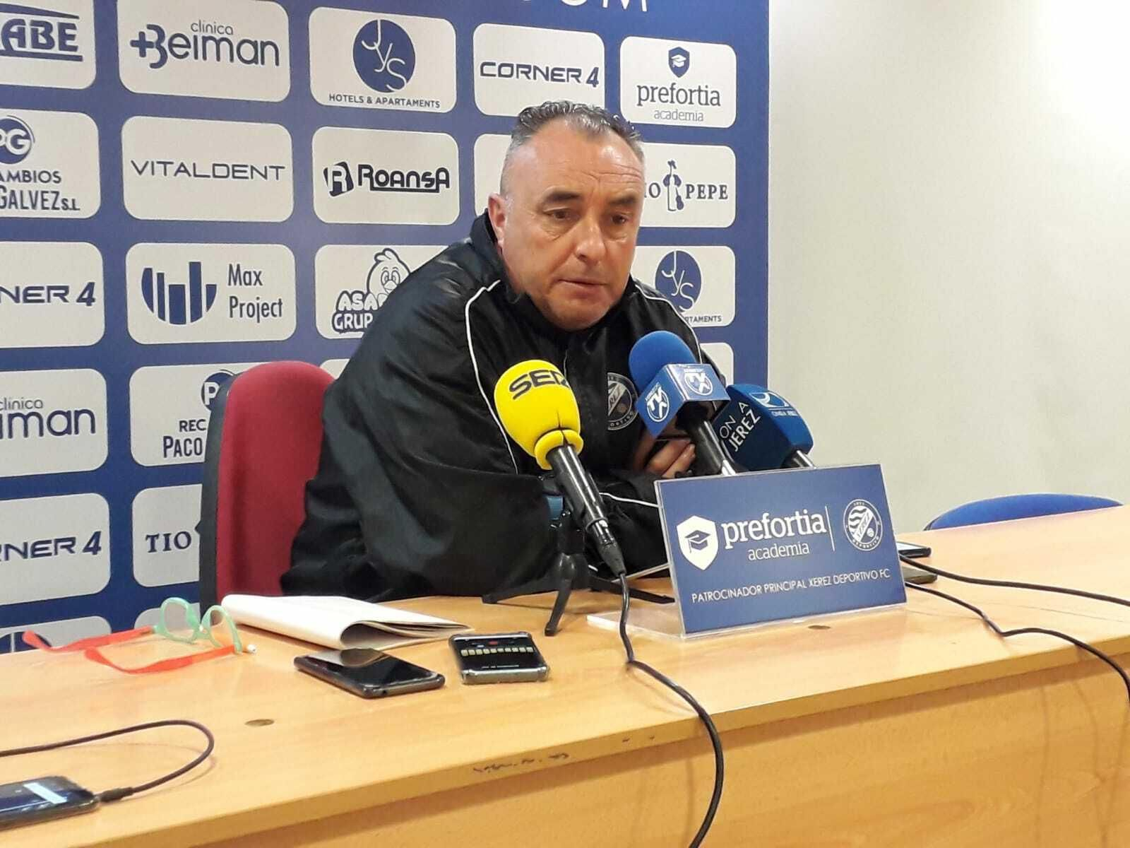 Josu Uribe, en un momento de la rueda de prensa que ha ofrecido este viernes en Chapín.