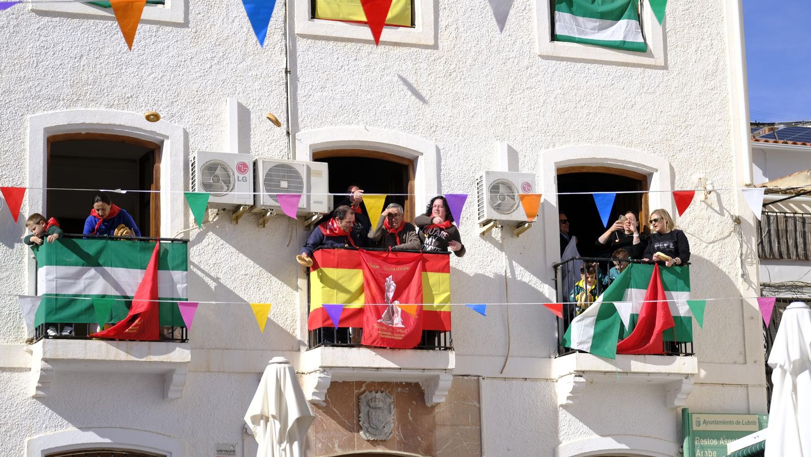 Procesión de San Sebastián y tirada de roscos en Lubrín, en imágenes