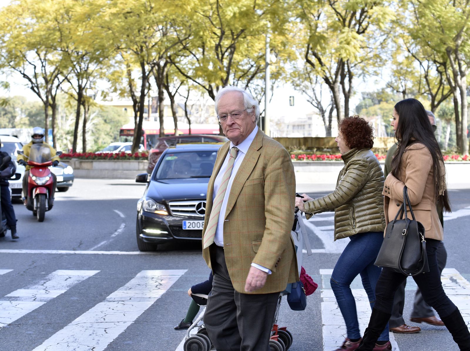 José María Ferre, en un paso de cebra de la plaza de Cuba.