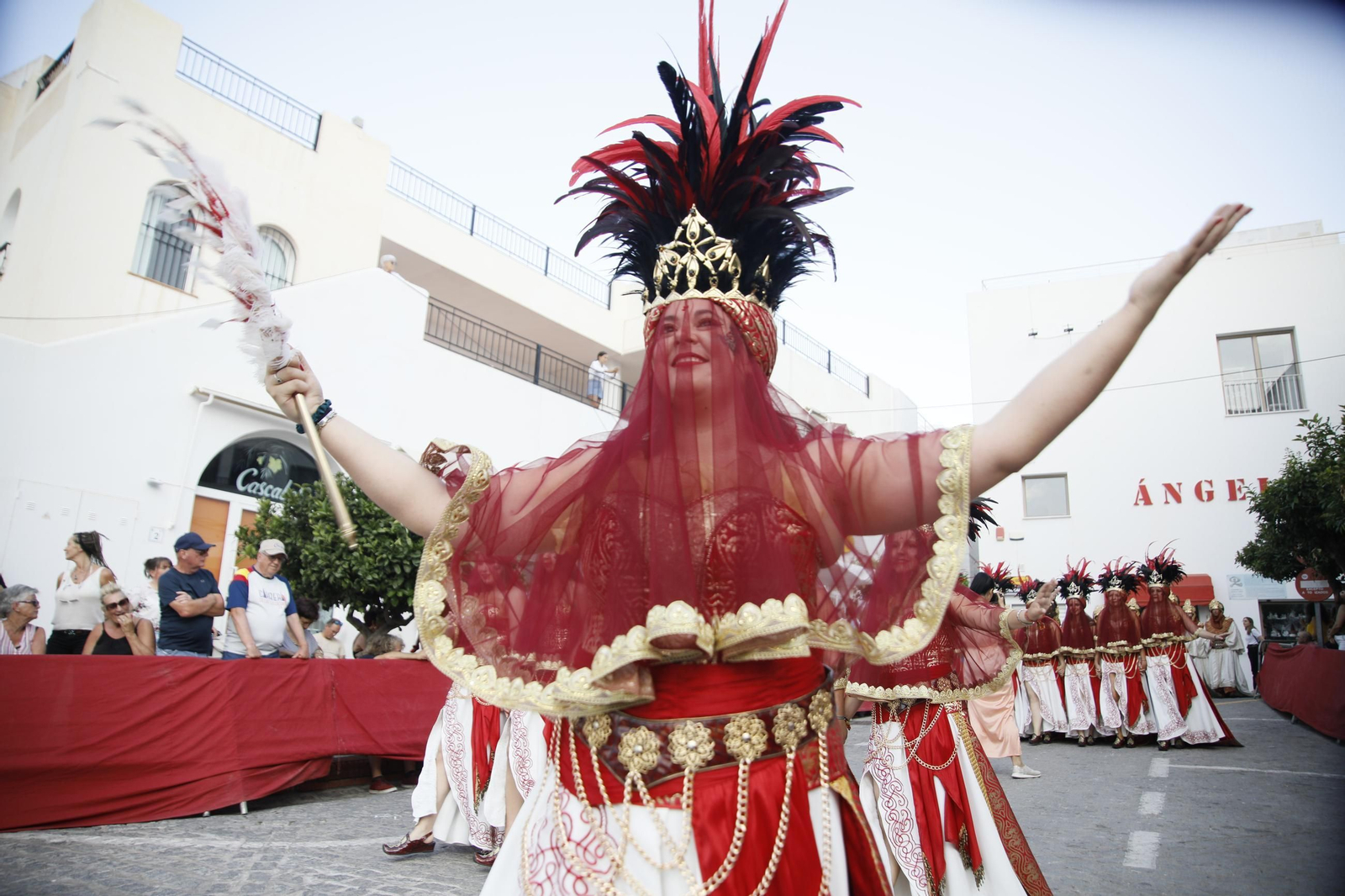 El gran desfile de Moros y Cristianos de Mojácar, en imágenes
