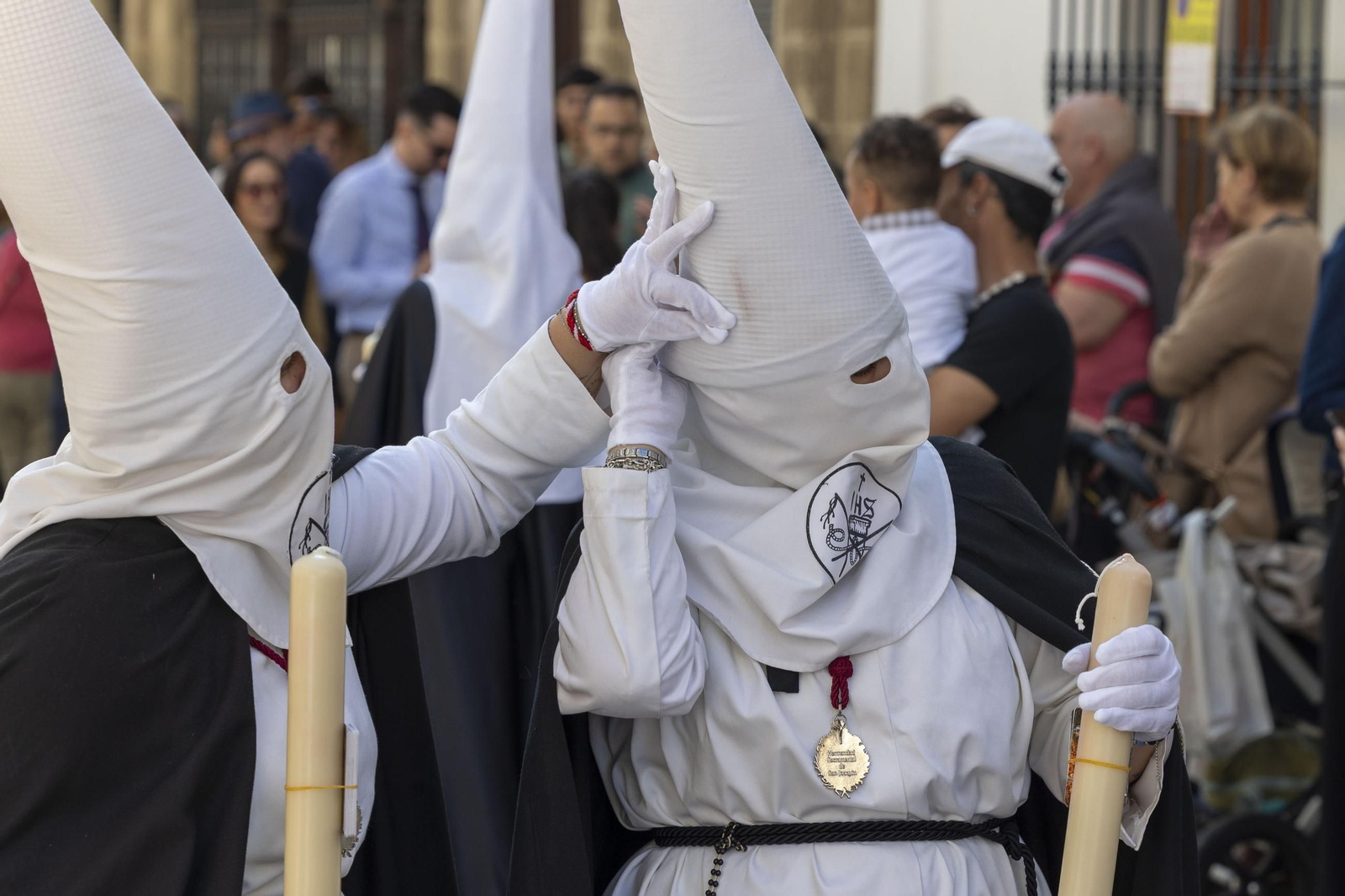 Imágenes de la salida de Flagelación en la Semana Santa de El Puerto 2025