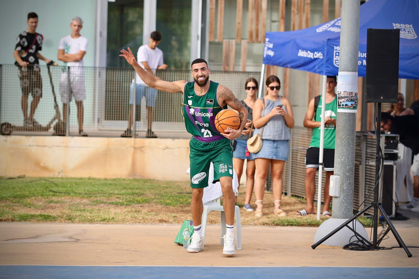 Las fotos de la espectacular presentación de Chris Duarte con el Unicaja en el Parque del Oeste