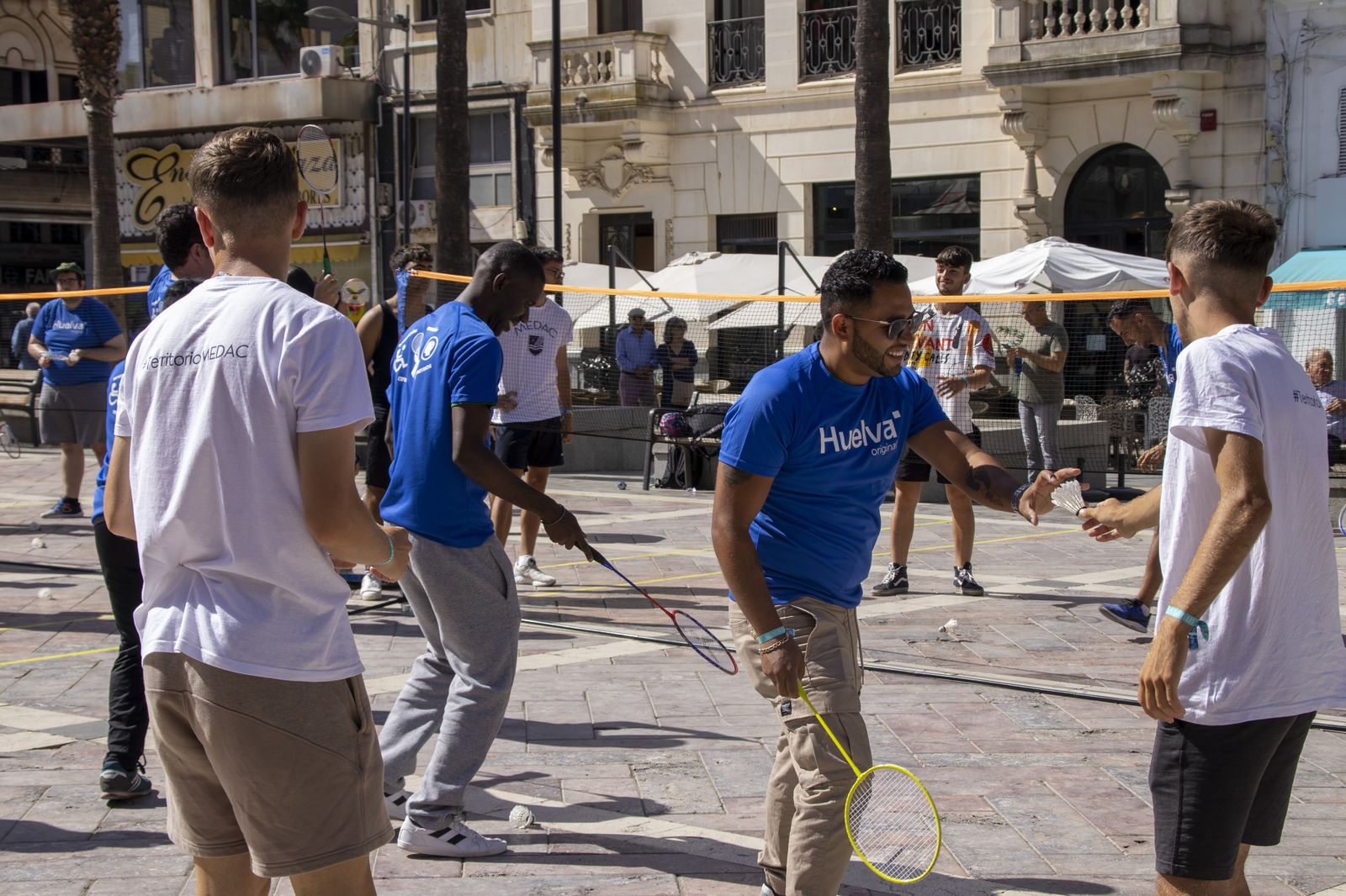 Imágenes del II Día del Bádminton inclusivo en la Plaza de las Monjas.
