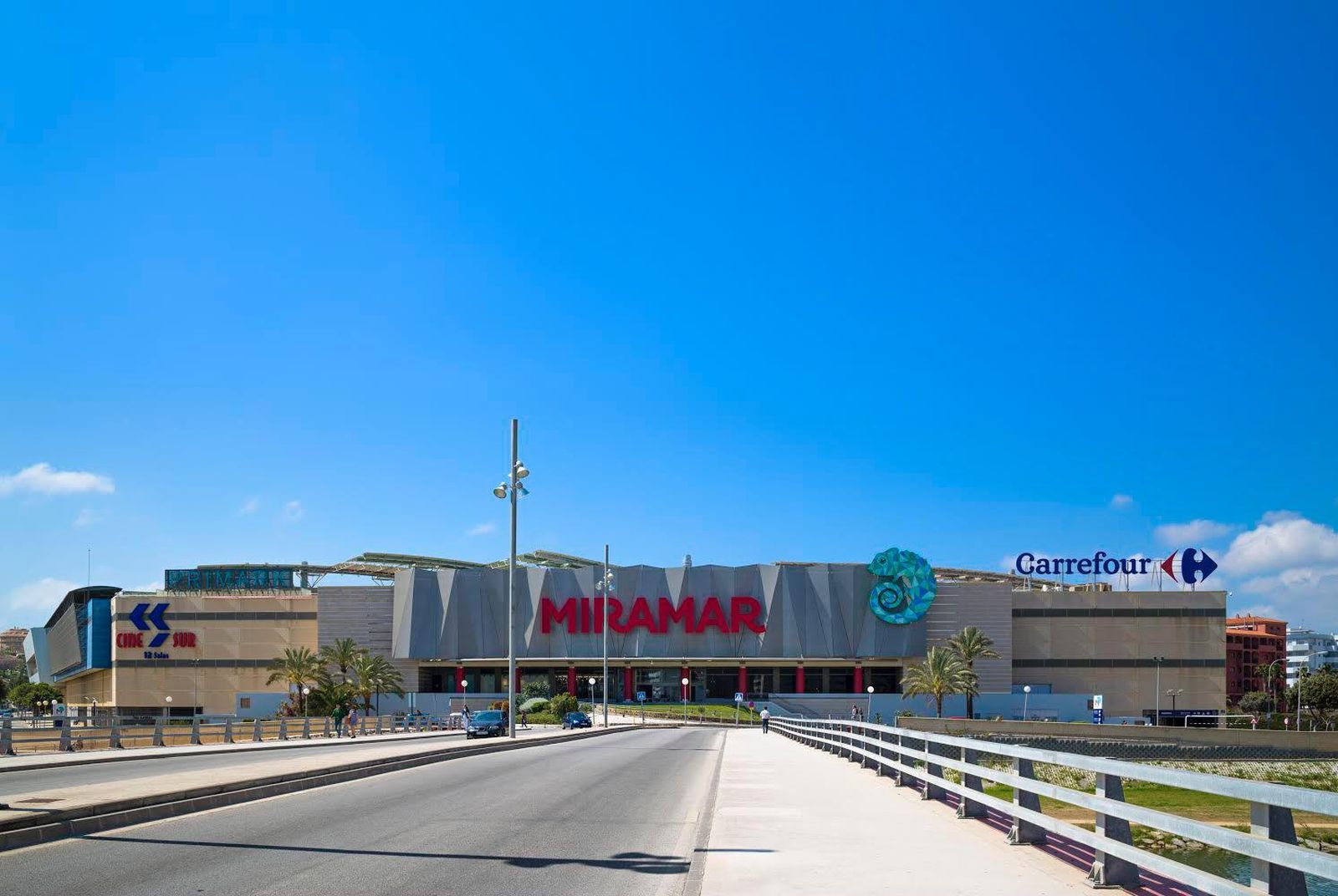 Vista general del centro comercial Miramar, en Fuengirola.