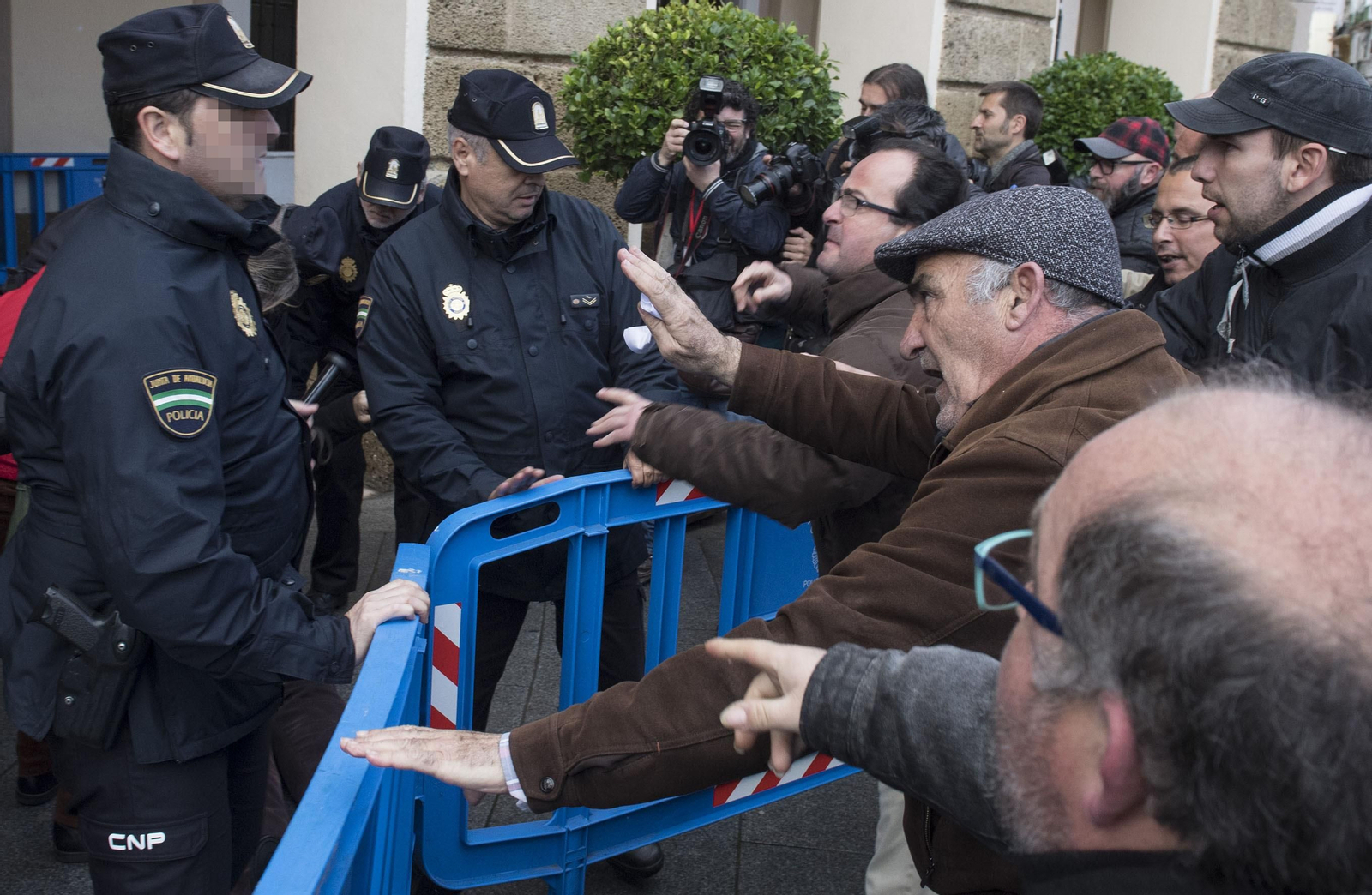 La visita de Susana Díaz al Ayuntamiento de Cádiz, en imágenes