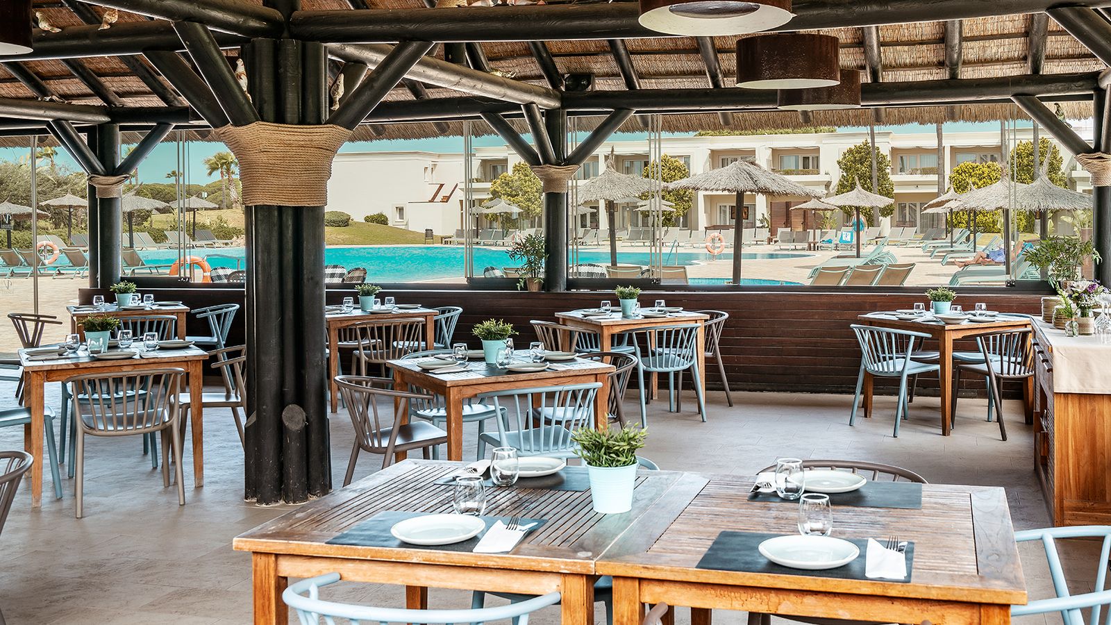 El hotel cuenta con varios espacios para disfrutar de la gastronomía