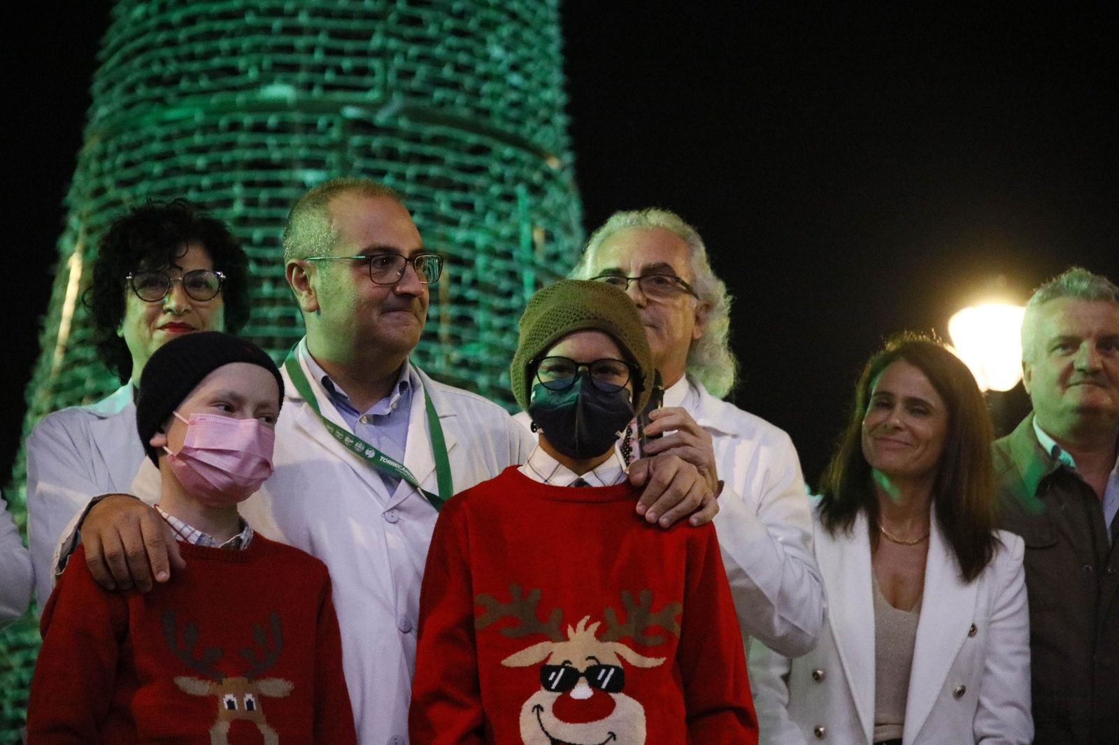 Las imágenes del encendido de la iluminación navideña en el Hospital Torrecárdenas de Almería
