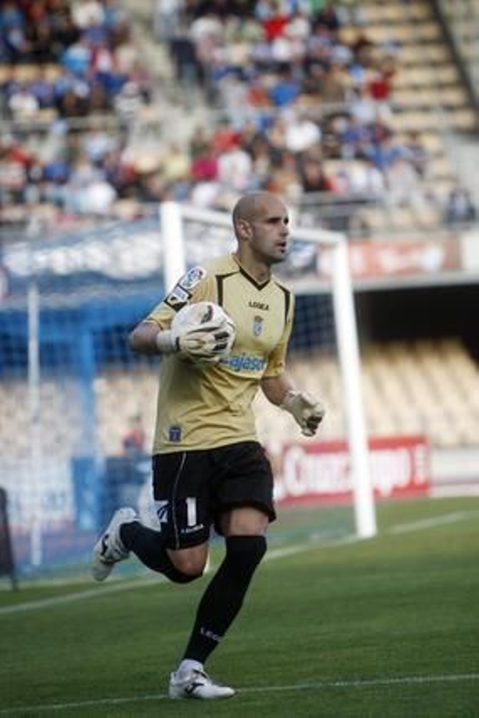Azulinos y rojiblancos disputaron un encuentro muy igualado que, a dos minutos del final, se tradujo en un justo empate. 

Foto: Juan Carlos Toro