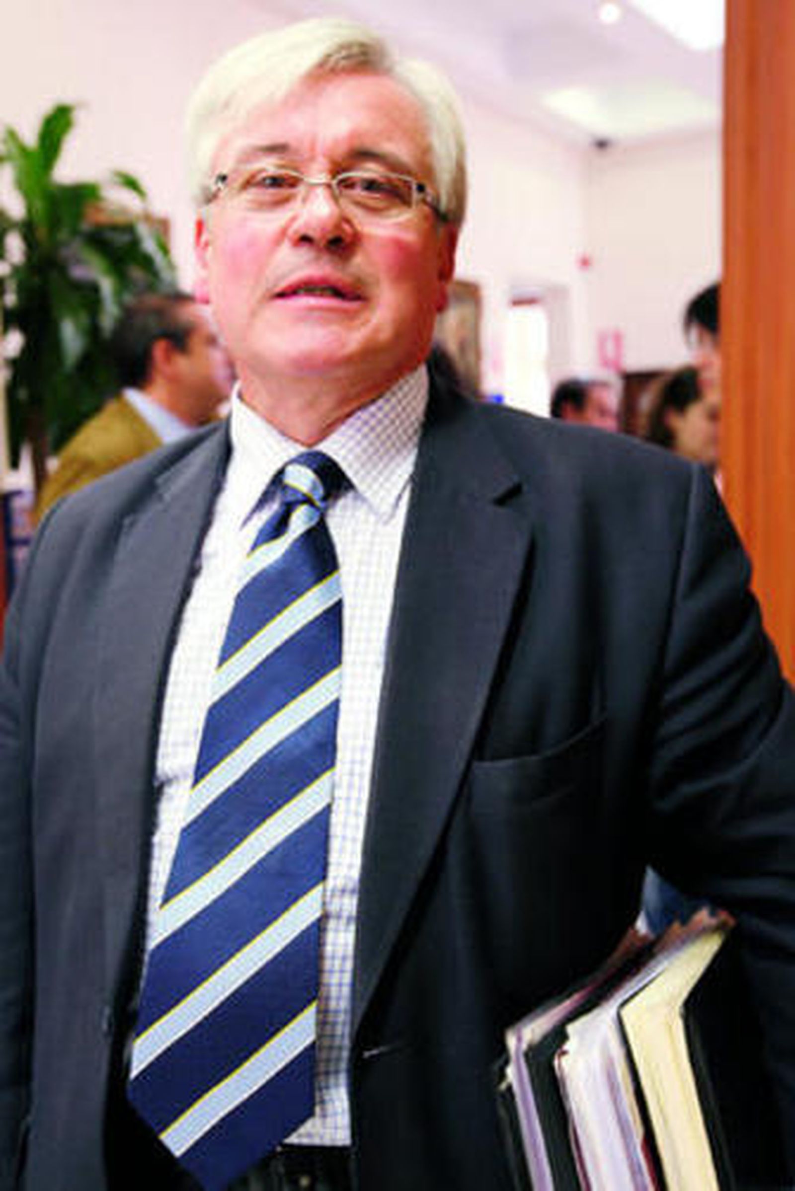 La pasarela, símbolo del soterramiento que no llega.