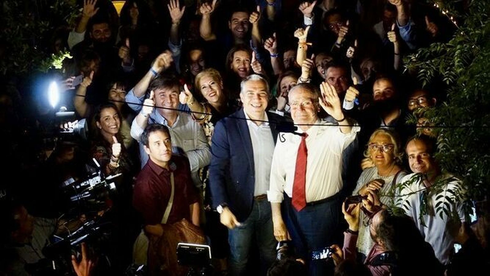 El alcalde junto a Bendodo en el arranque de la campaña para las municipales