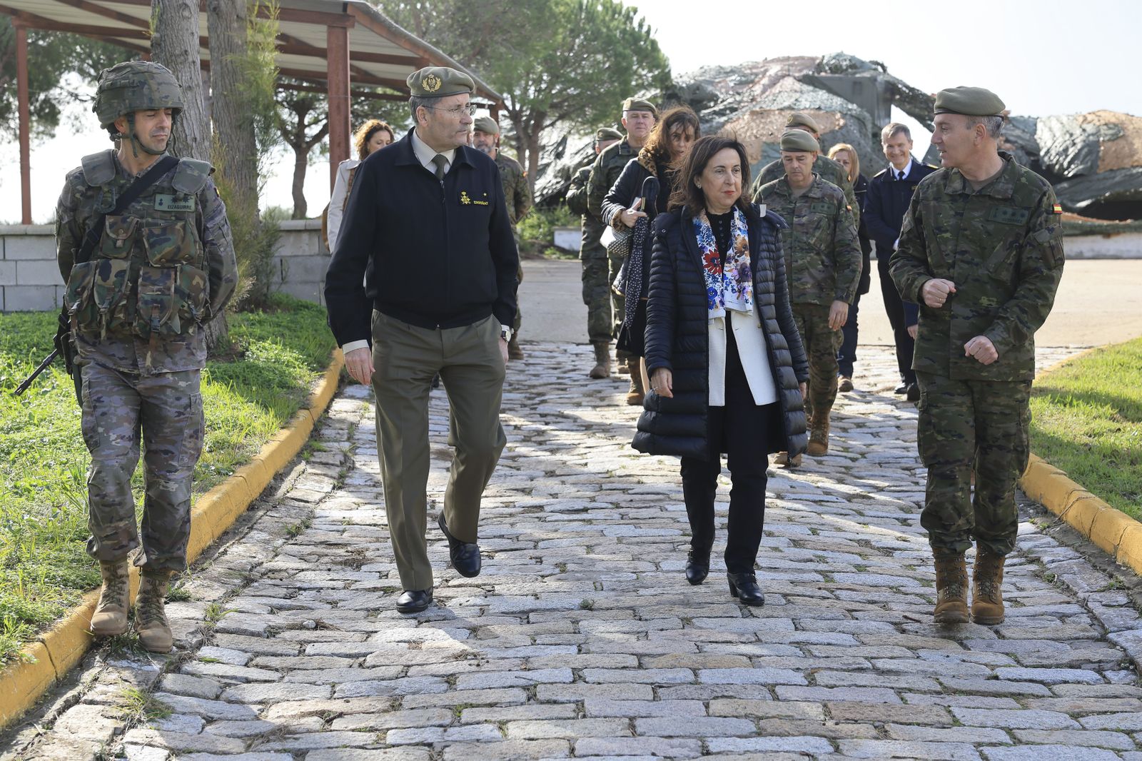 La ministra de Defensa, en el acuartelamiento de Camposoto de San Fernando