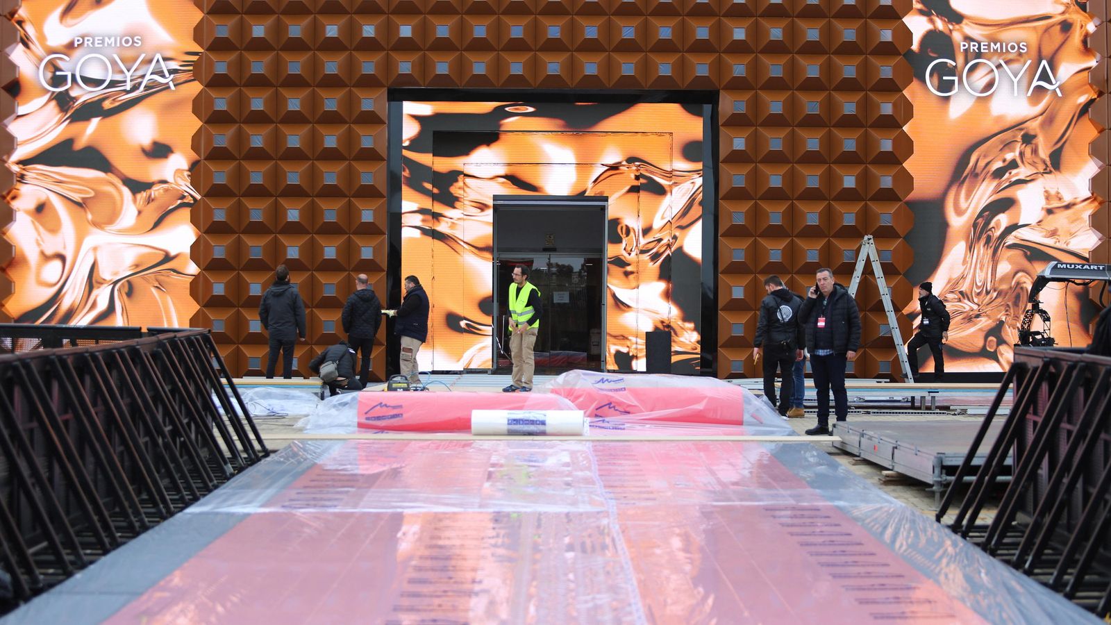 El exterior del Martín Carpena, casi listo para la alfombra roja de los Premios Goya.