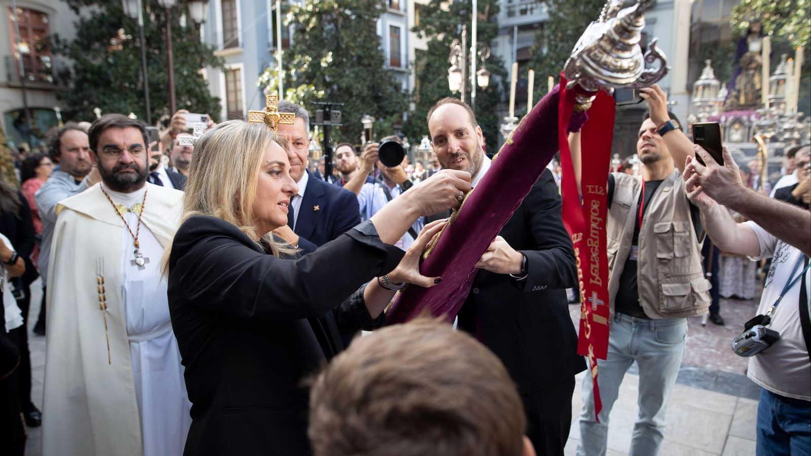 Entrega de la 'Granada de Oro' a la Cofradía del Rescate de Granada, Octubre 2025