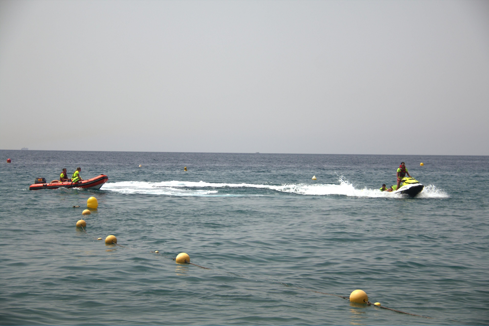 Así ha sido el simulacro para medir el tiempo de respuesta en las playas de Motril