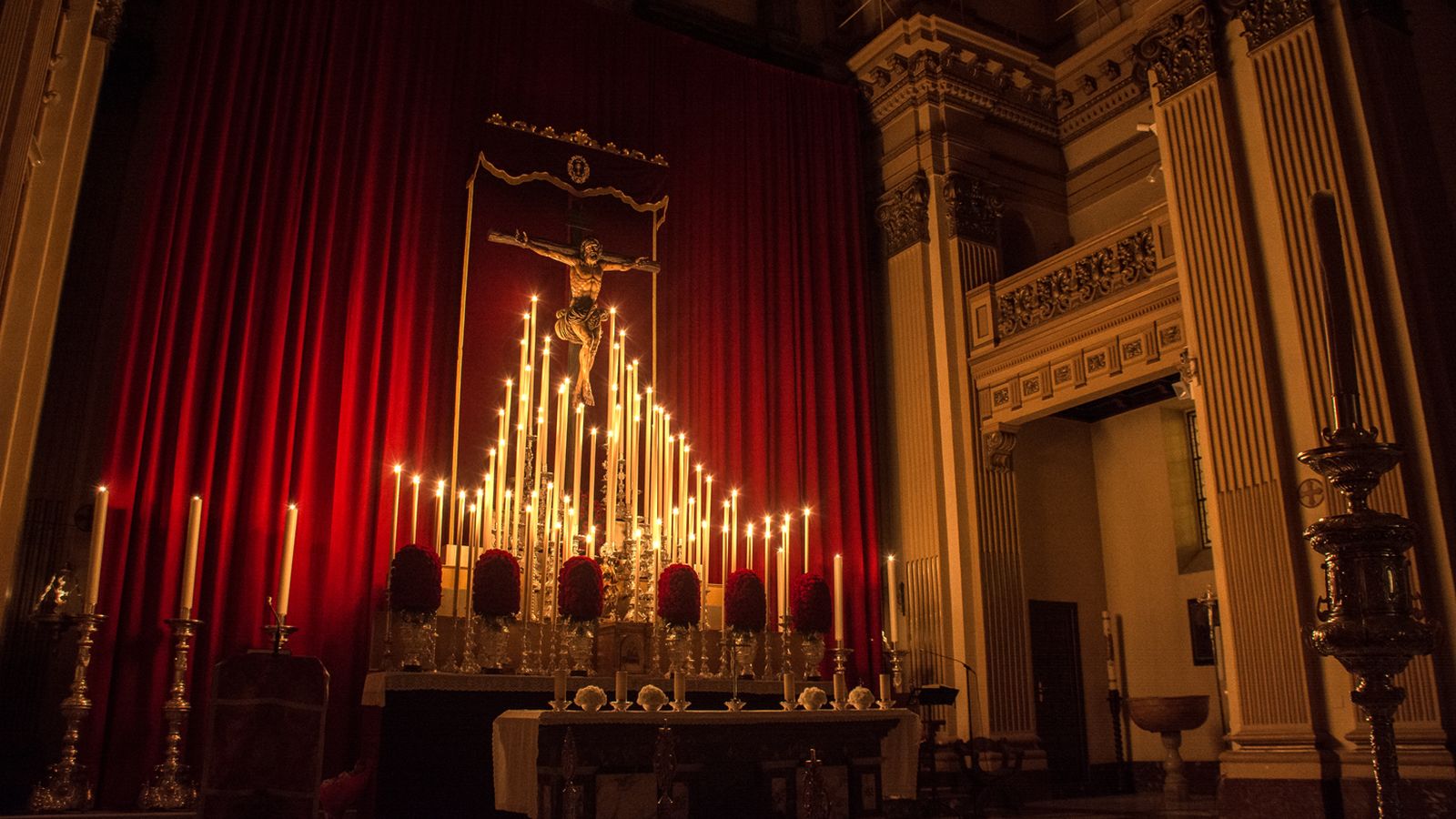 El Santísimo Cristo de la Sed en su altar de quinario