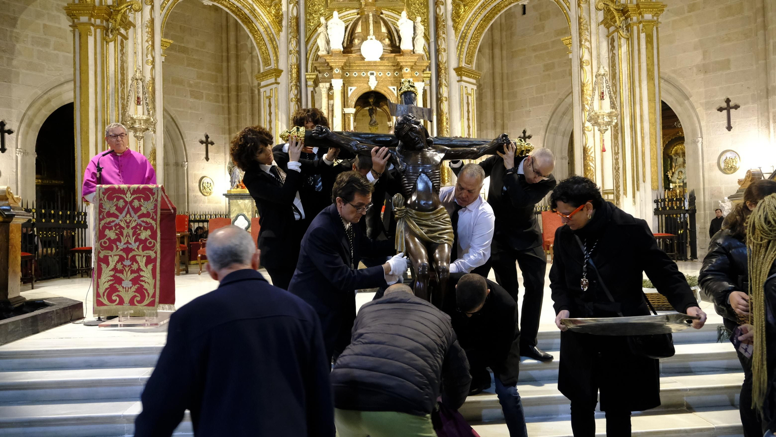 Las imágenes del Vía Crucis del Cristo de la Escucha