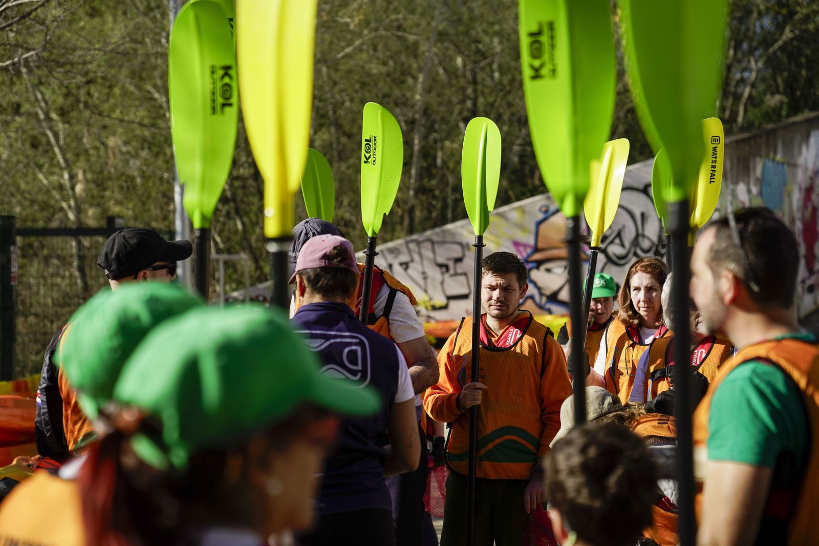 La limpieza solidaria del Guadalquivir en el Centro Náutico del Alamillo, todas las fotos