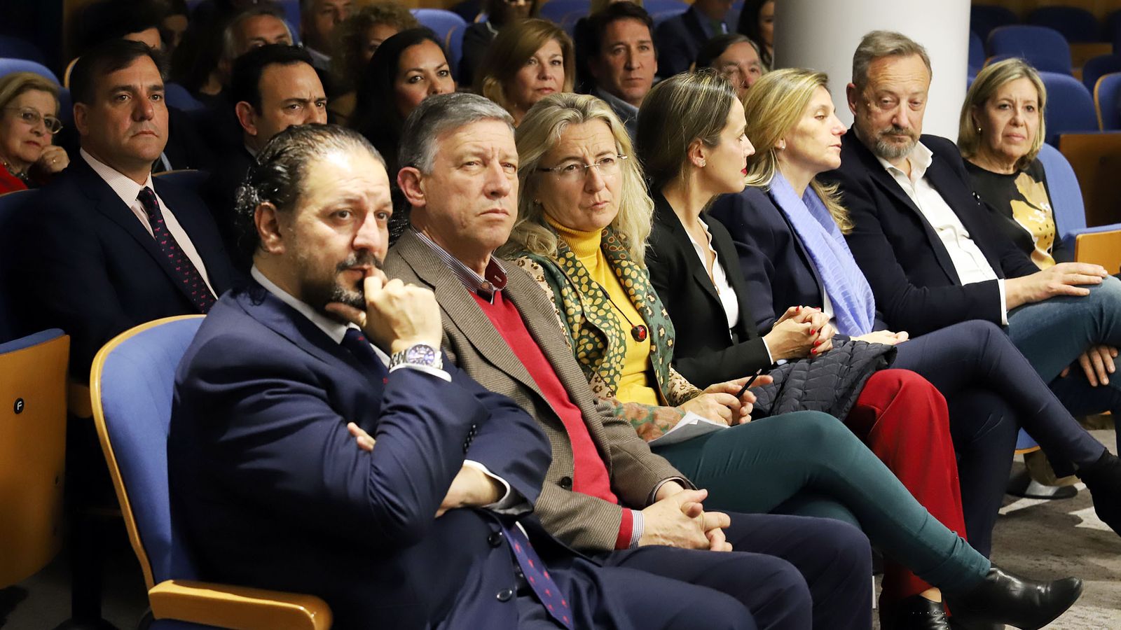 Autoridades presentes en el acto.