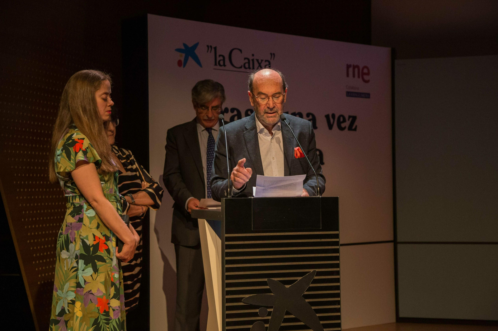Ramón Llanes interviene en la entrega del premio en Zaragoza.