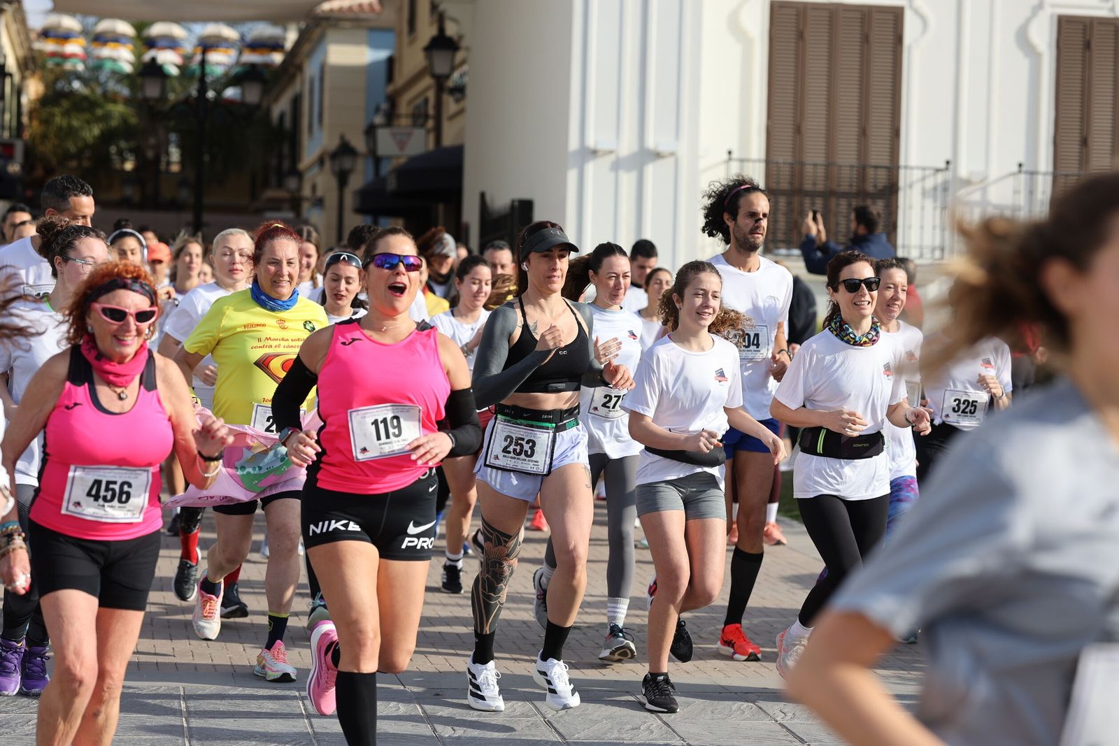 La Carrera Solidaria por el Día de la Mujer McArthurGlen, en fotos
