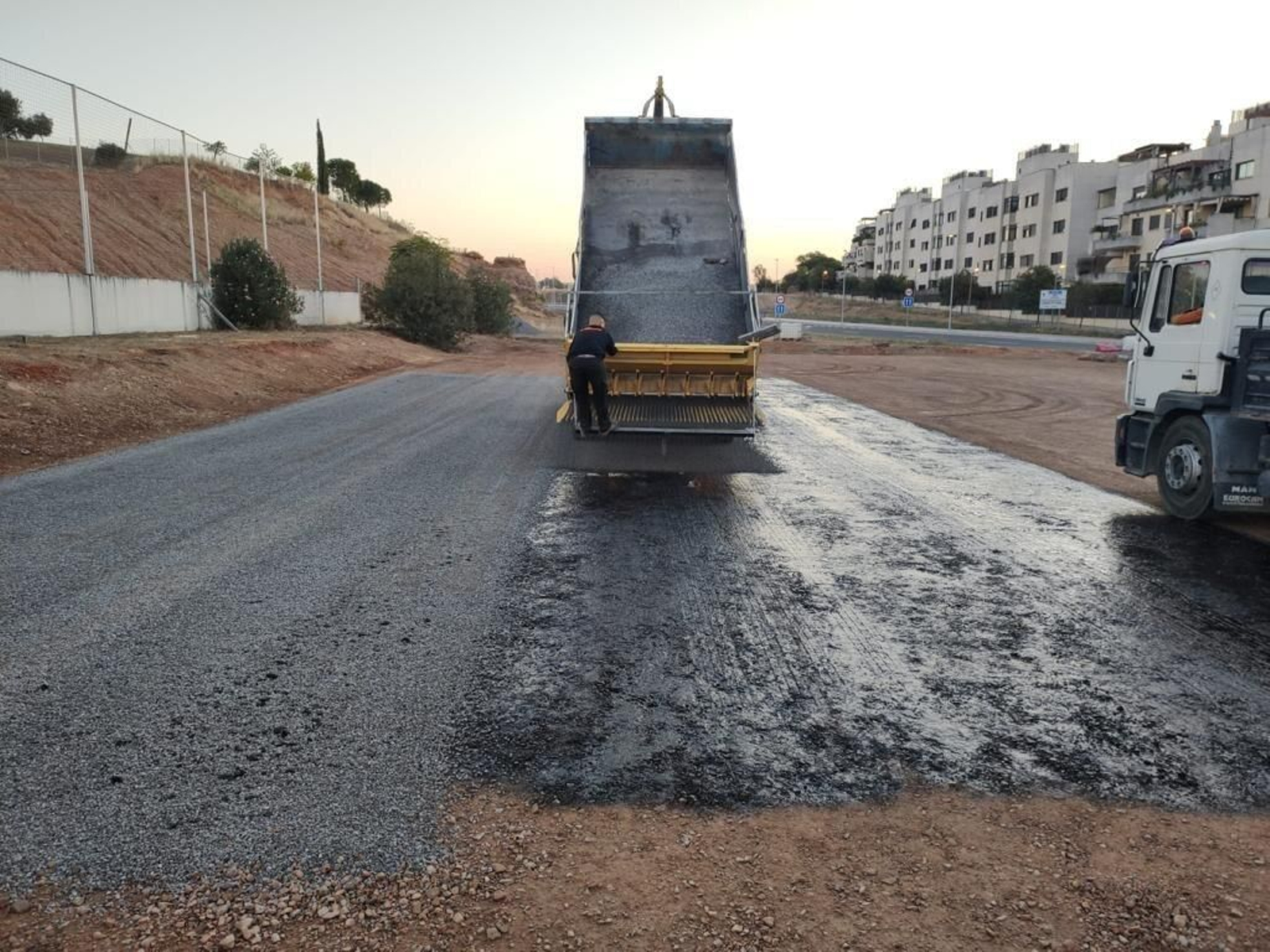 Obras en el entorno del campo de fútbol de La Asomadilla.