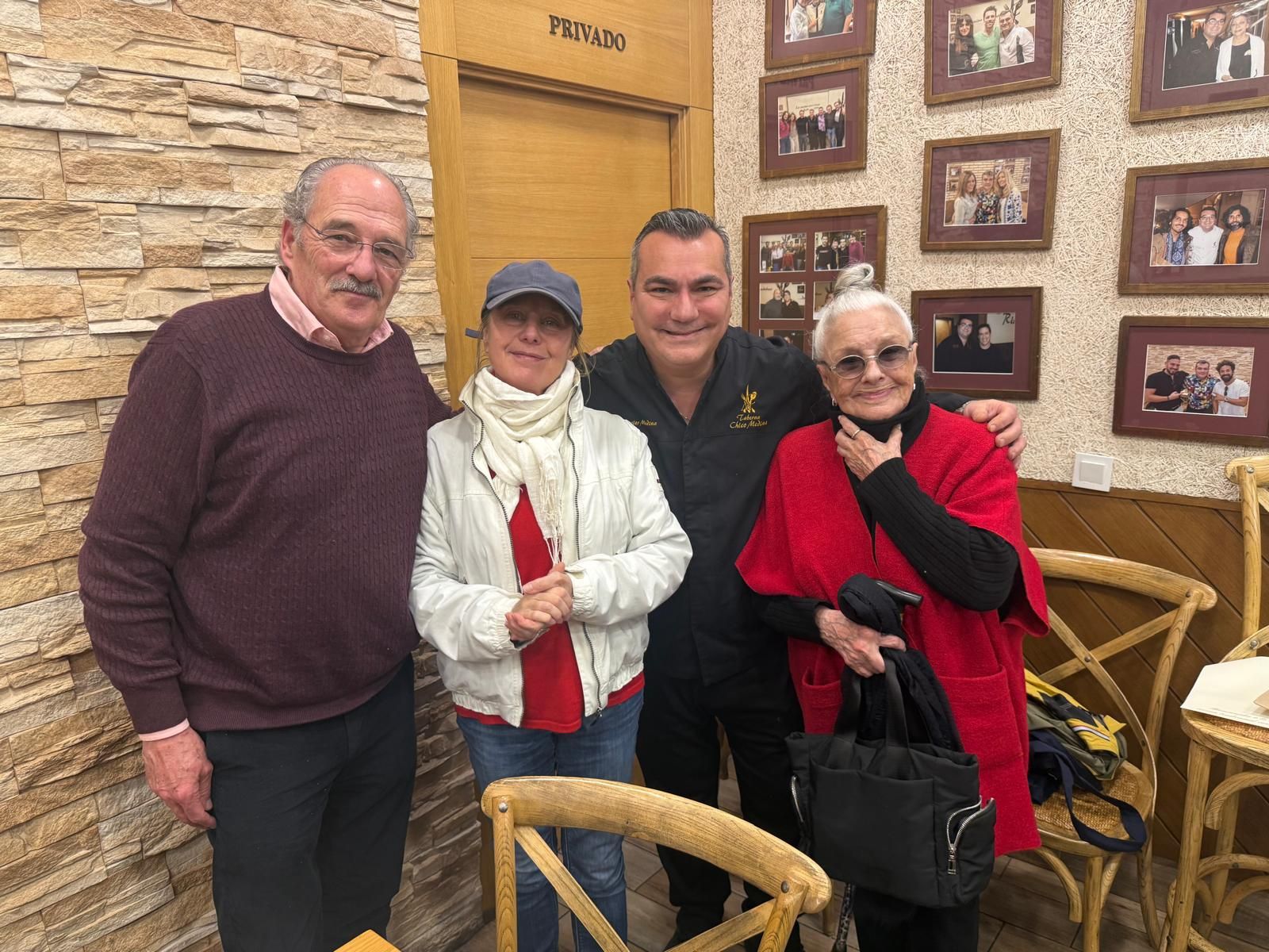 Carlos Olalla, Natalia Dicenta, Javier Medina y Lola Herrera en Taberna Chico Medina