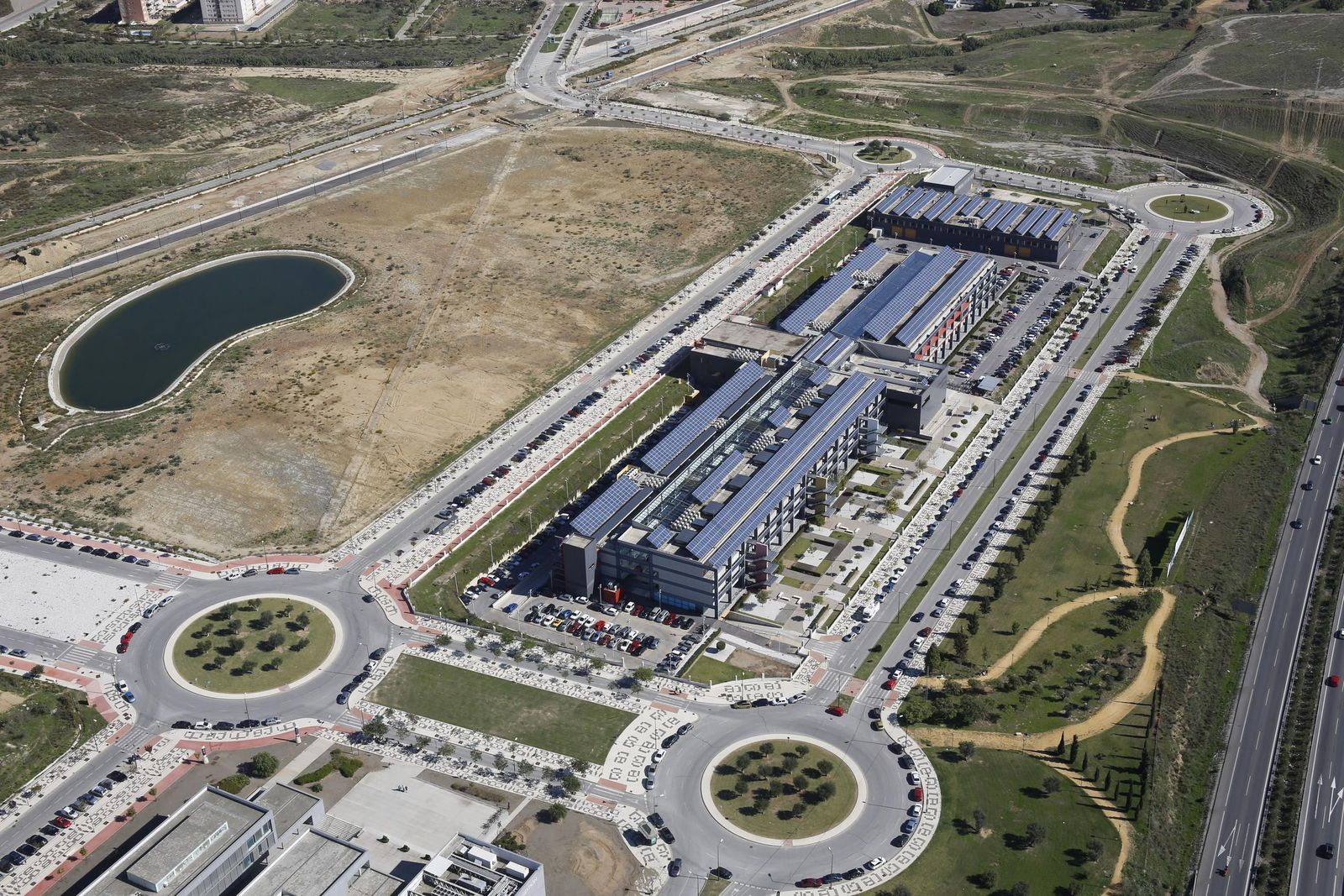 Vista aérea de parte de la ampliación de Teatinos, con la Escuela de Ingenierías Industriales.