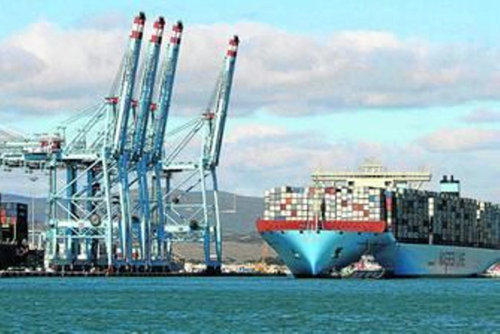 El primer buque Triple-E, el 'Maersk McKinney Möller', durante su atraque en el muelle Juan Carlos I del puerto de Algeciras el pasado año.