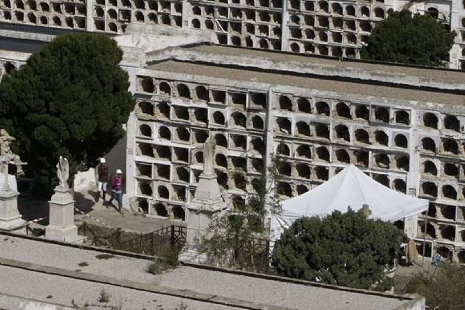 Comienza el derribo de las últimas cuarteladas del Cementerio de San José