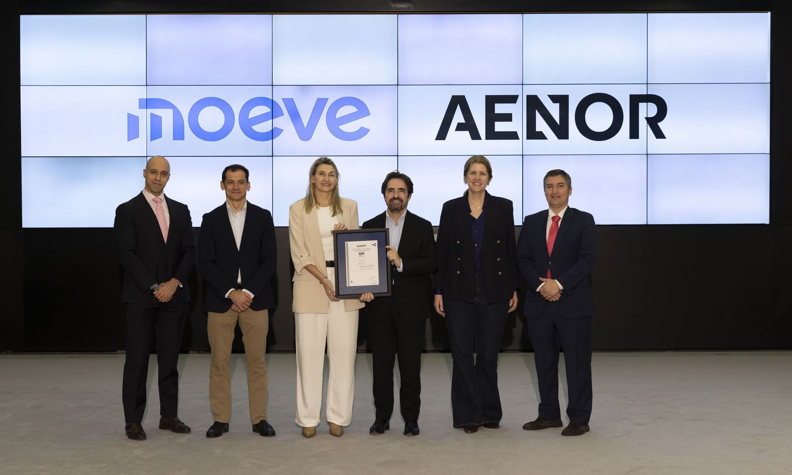 Responsables de Moeve reciben el reconocimiento de manos de Aenor