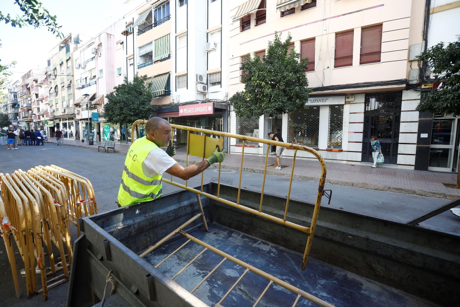 Inicio de las obras de peatonalización de La Viñuela.