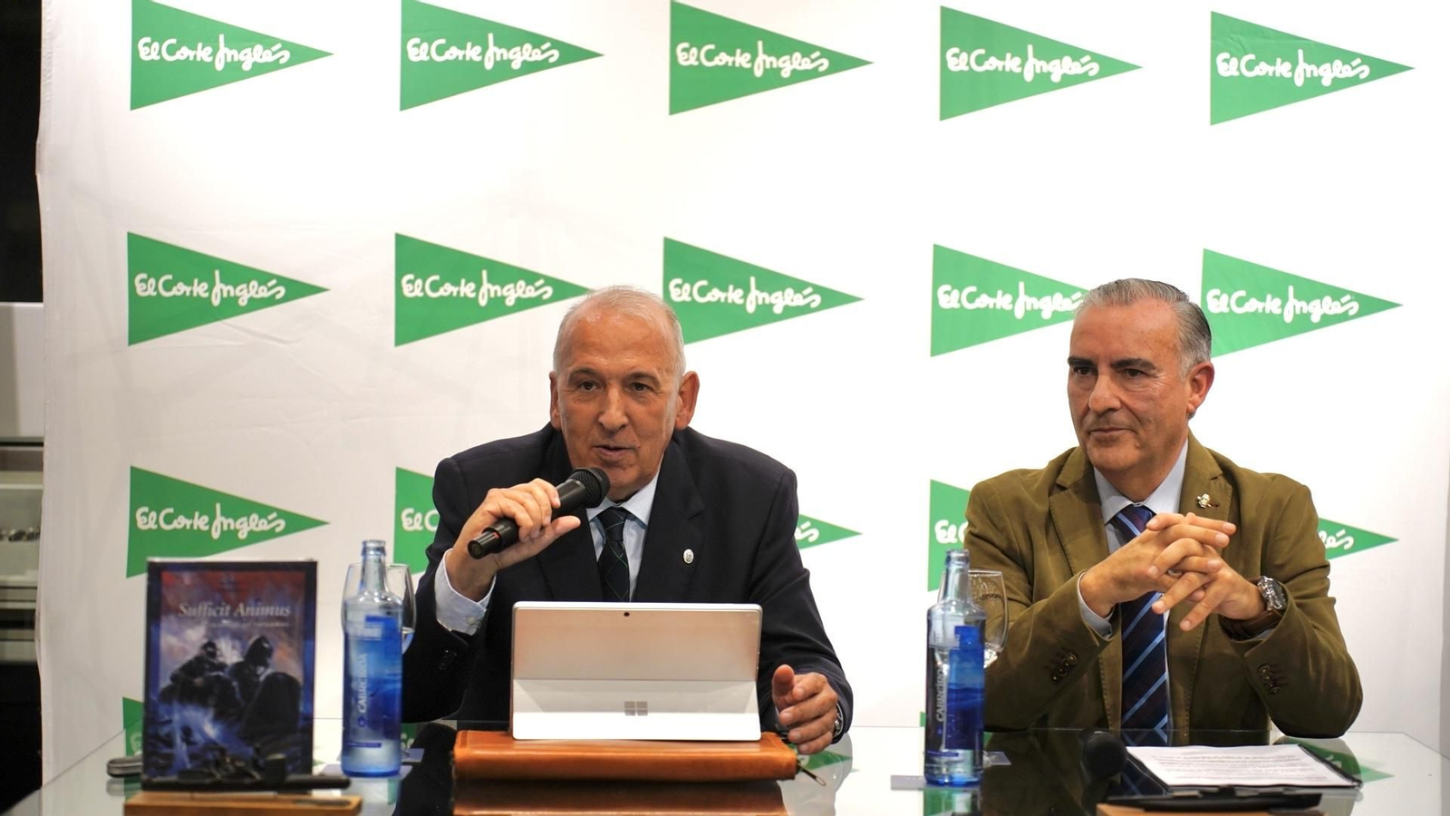 Fotos de la presentacion del libro de Alfonso Escuadra