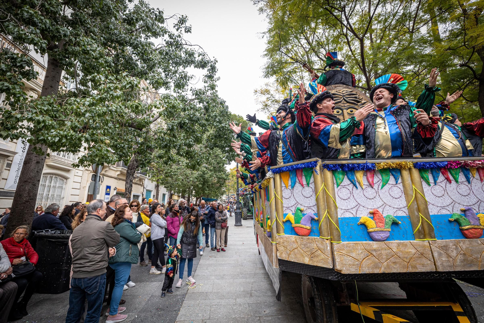 Imágenes del lunes de coros e ilegales del Carnaval de Cádiz 2023