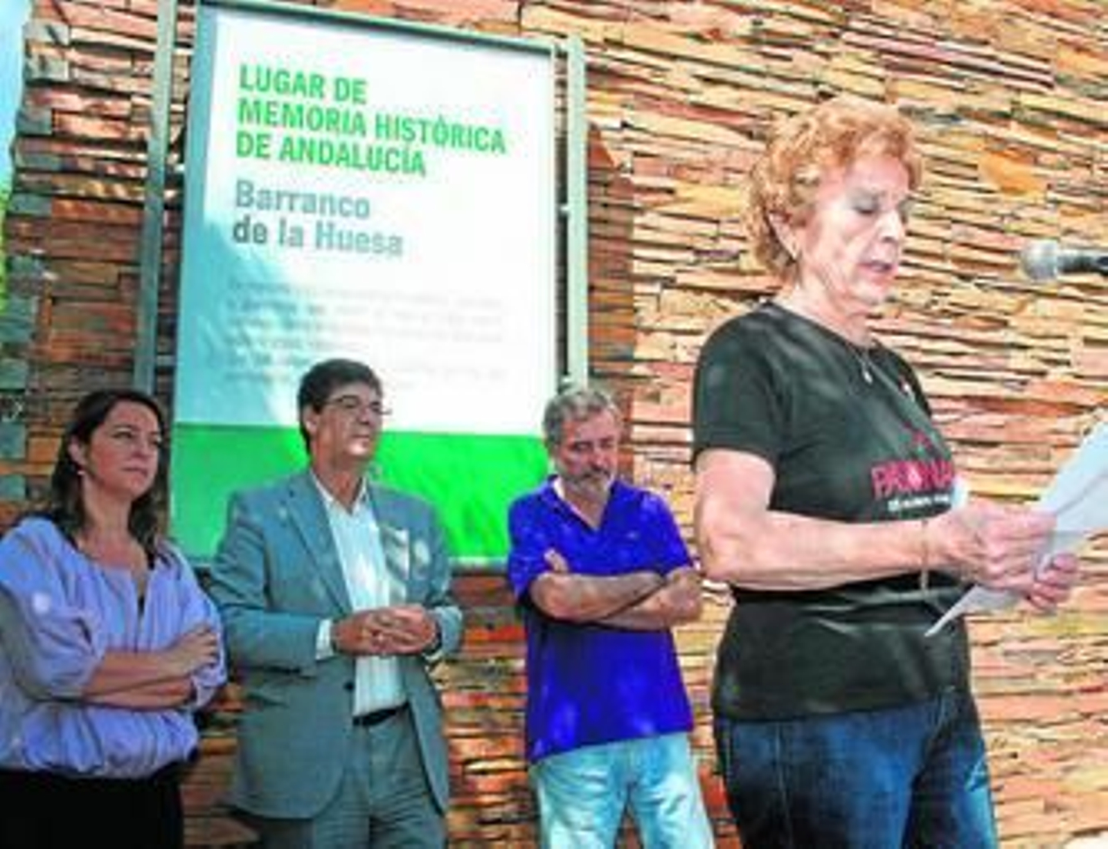 Acto de inauguración del monolito instalado en la plaza de Santa María de Trassierra.