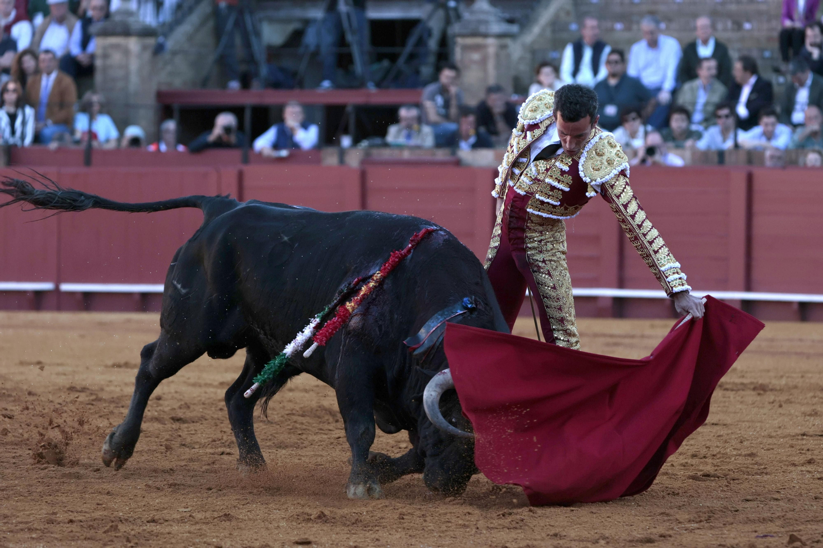 Las imágenes de la tercera del abono de los toros en la Maestranza  de Sevilla