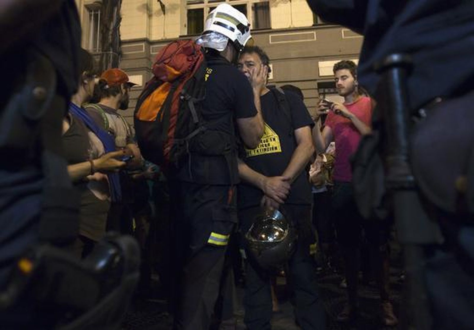 Trabajadores públicos se manifiestan en Madrid mostrando su rechazo a los nuevos recortes anunciados por el Gobierno.

Foto: REUTERS
