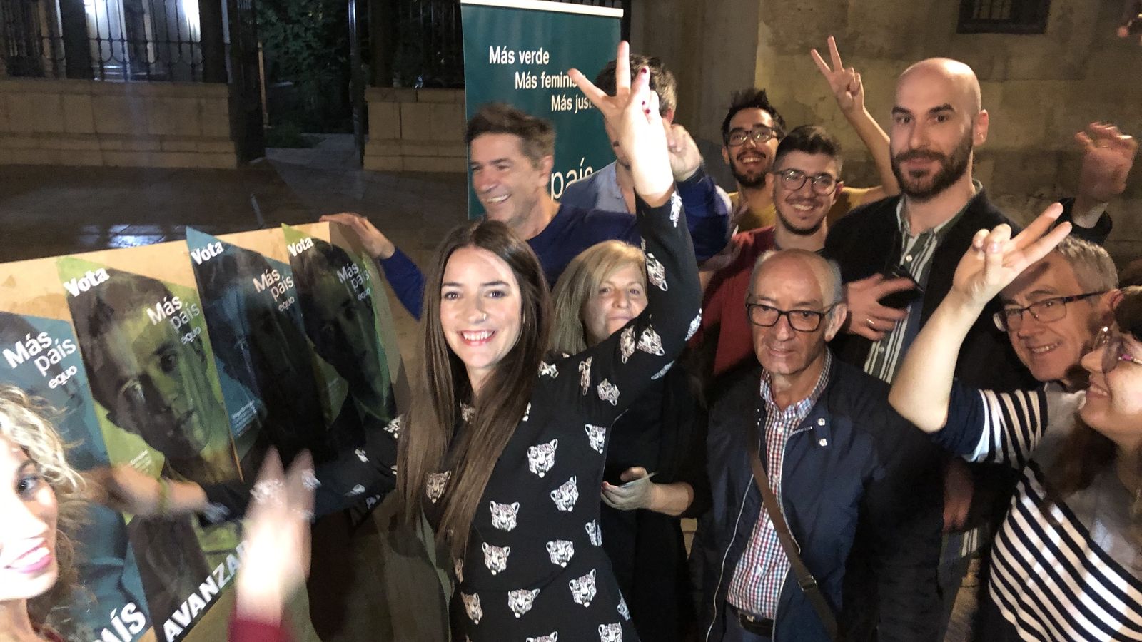 Ana Terrón, en la pegada de carteles de Más País