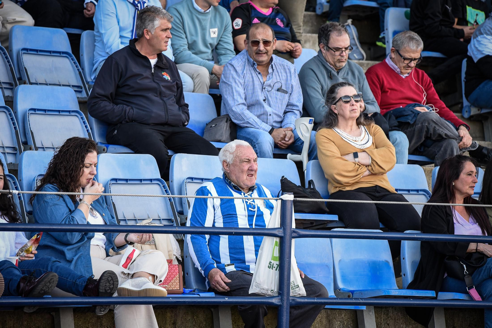 Imágenes de la afición en el Recreativo - Granada