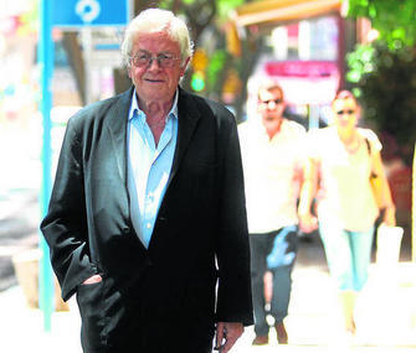 Juan José Domínguez, paseando ayer por las calles de Huelva.