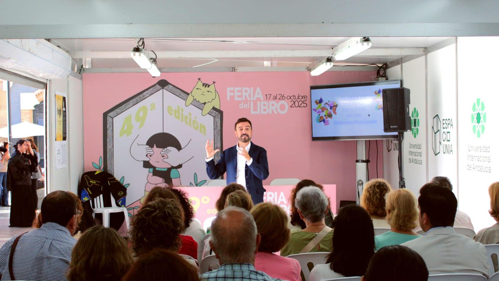 El escritor y periodista Daniel Blanco Parra en el encuentro Clubs Lectura de la Feria del Libro.