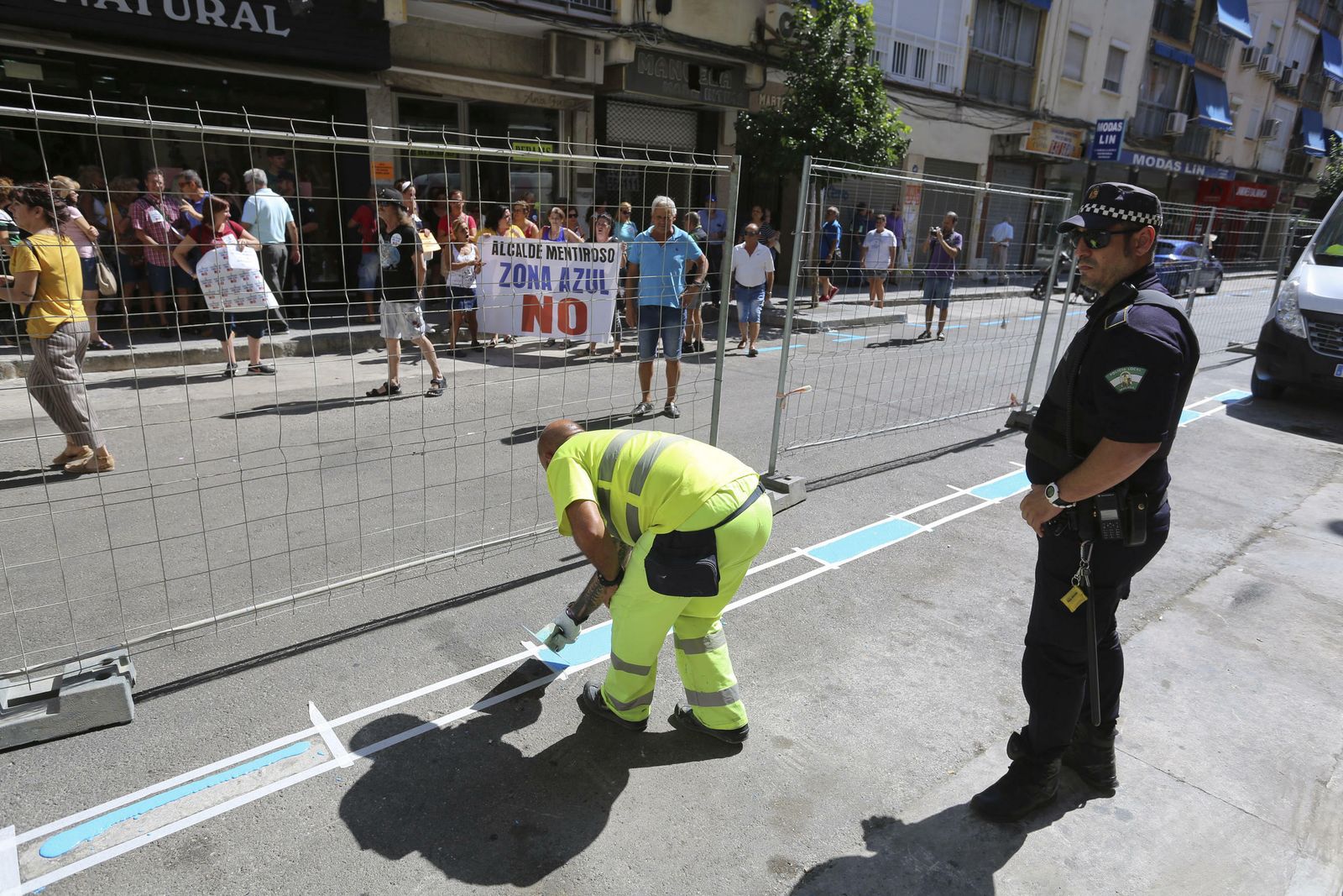Protestas durante los trabajos para la zona azul en el entorno de La Unión
